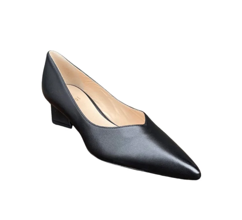 104500 Black Pump